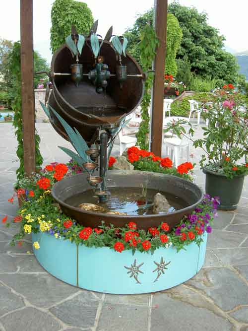 Giochi d'acqua con spruzzi e suoni diversi con rivestimento TECU-PATINA . 